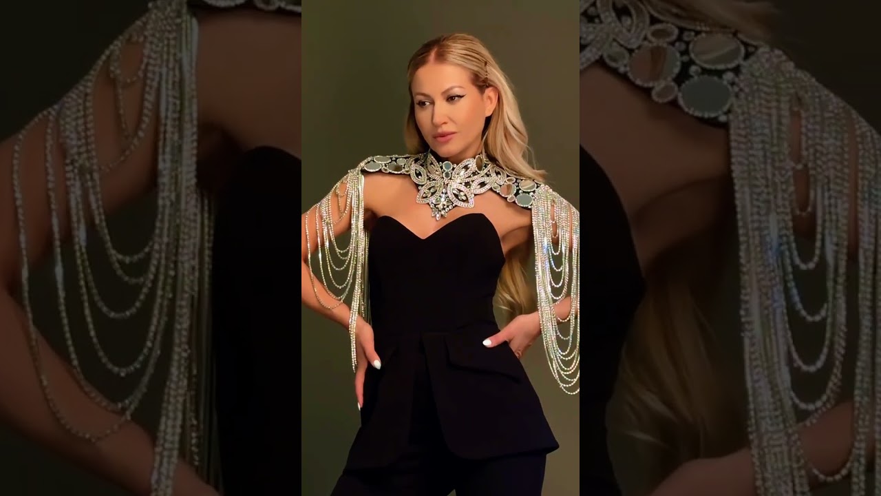 She looks 👸😍 @Anamariaferentz_  #bts #vivaromania #romania #queen #fashion #music #headlights