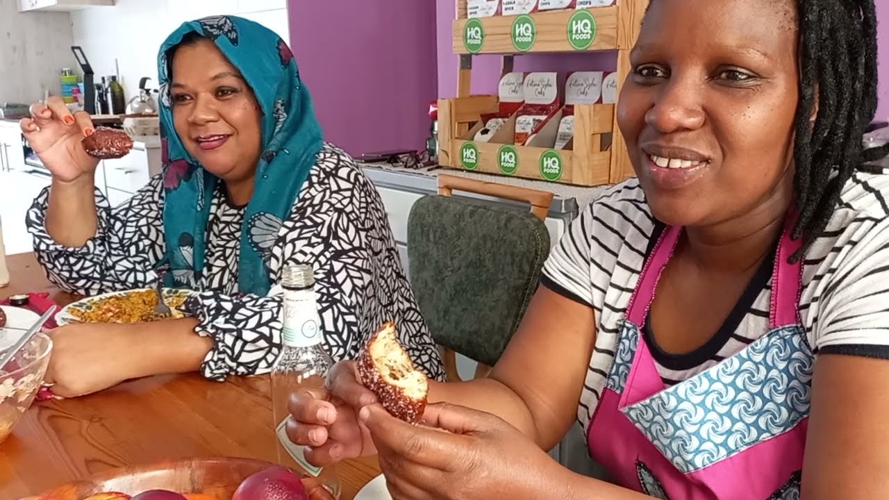 FATIMA TREATED US TO DELICIOUS AHKNI AND KOESISTERS.
