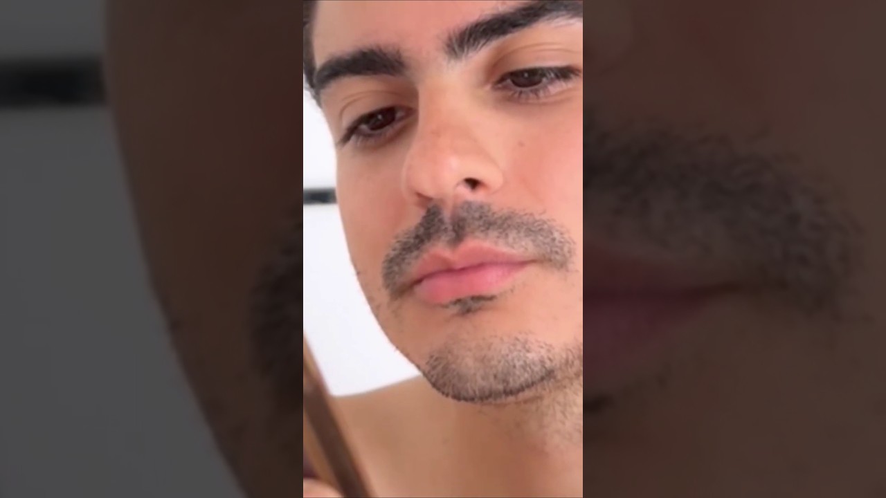 Saory pega no pé de Dudu ele não gosta 
