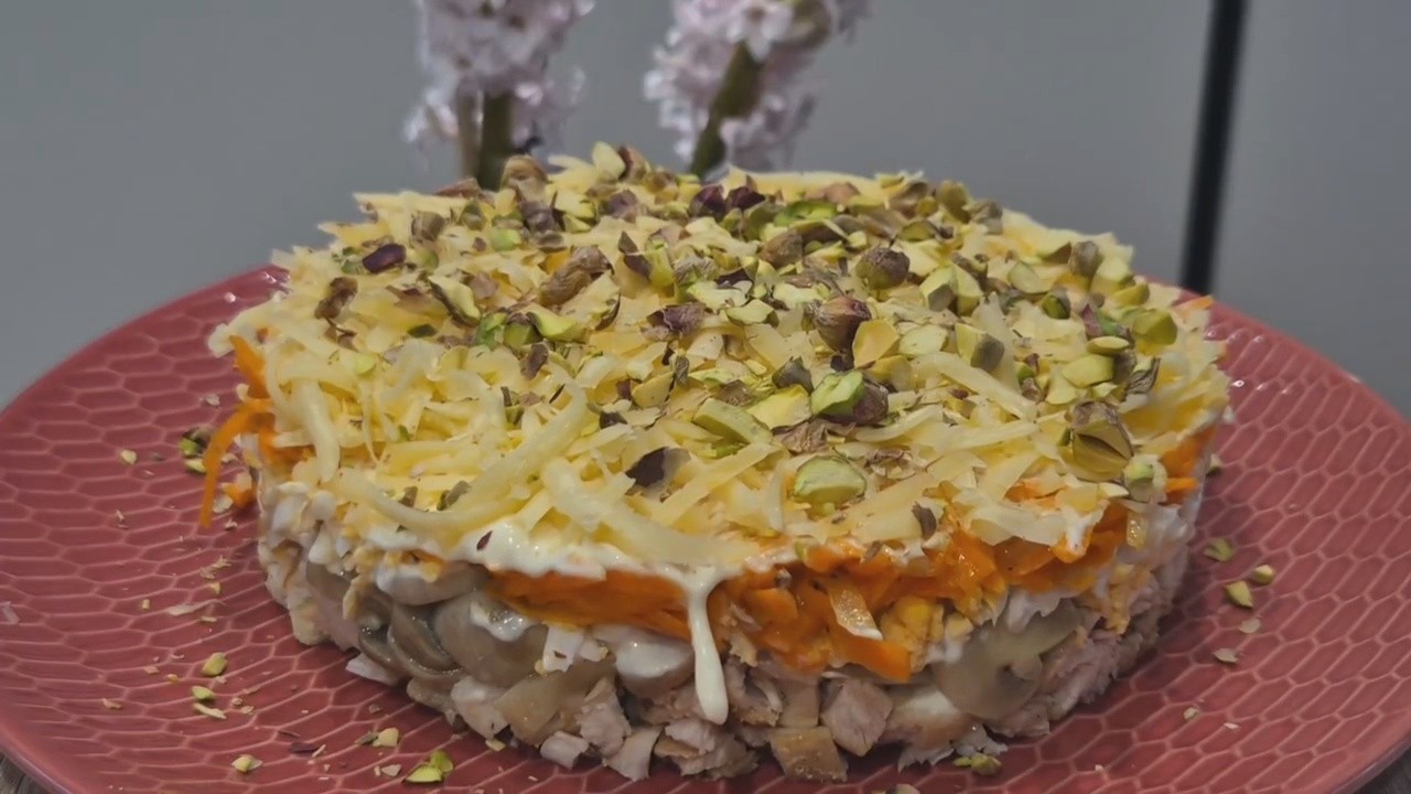 Уж очень вкусный САЛАТ для жены на 8 марта за 5 минут! Всего 4 простых продукта в составе