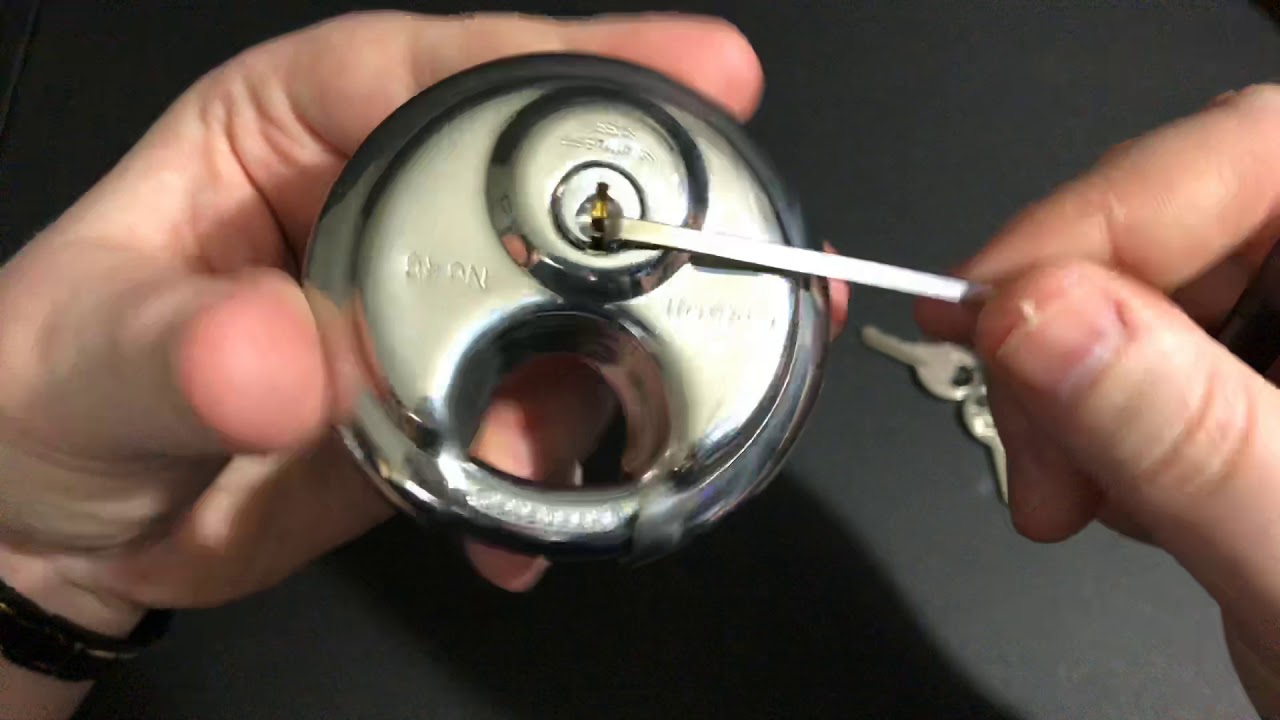 [009] Навесной замок Master Lock 40KAD с дисковым замком, вскрытый БЫСТРО