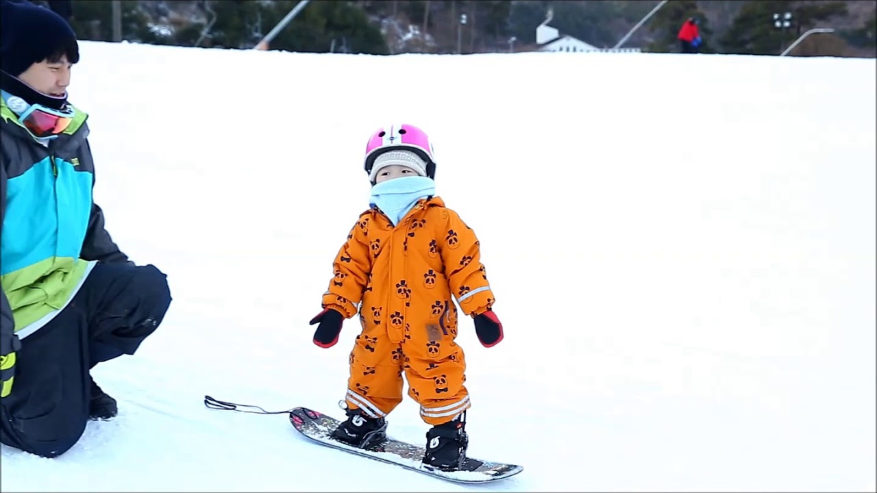 27개월 아기 스노우보드 연습 -with burton kids/2 year old baby snowboarding