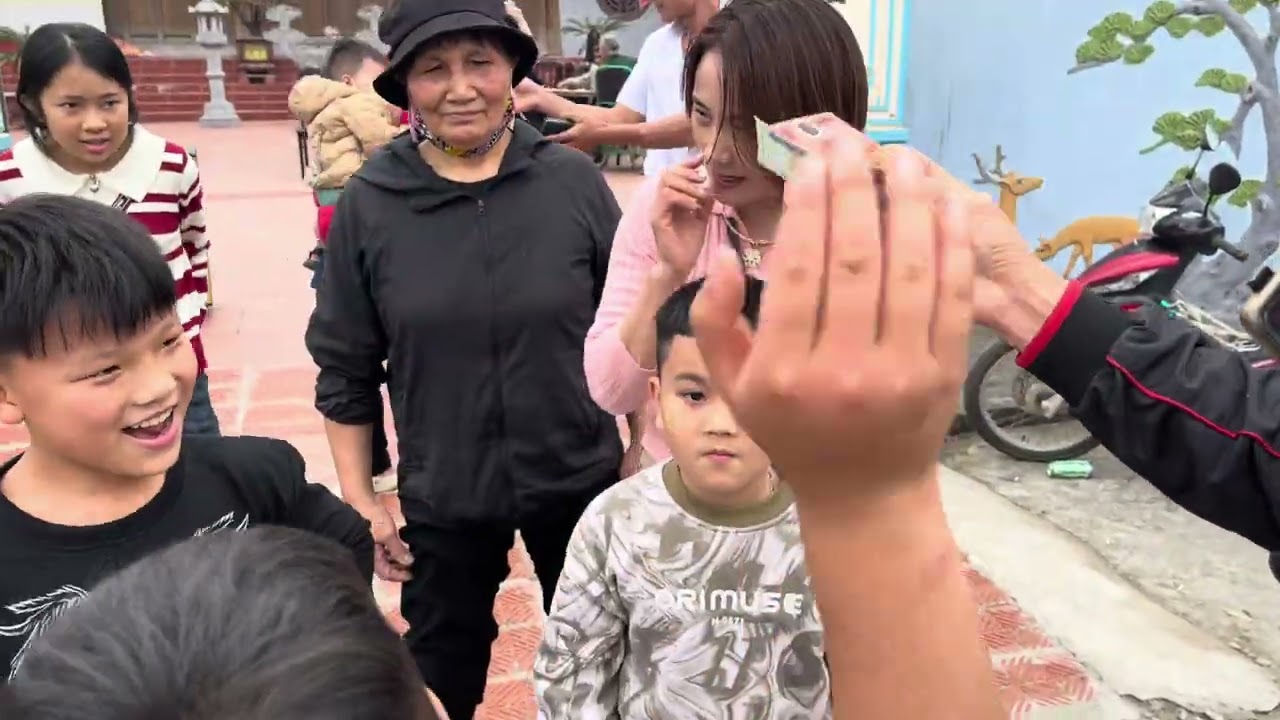 Các cháu chơi kéo co cười toác mồm .khai xuân 2026 - Huy vlog  
