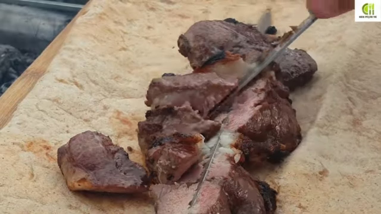 KUZU SARMA NASIL YAPILIR - KONRTFİLE SARMA KEBAB - KES PİŞİR YE MANGALDA - PRATİK MANGAL LEZZETLERİ