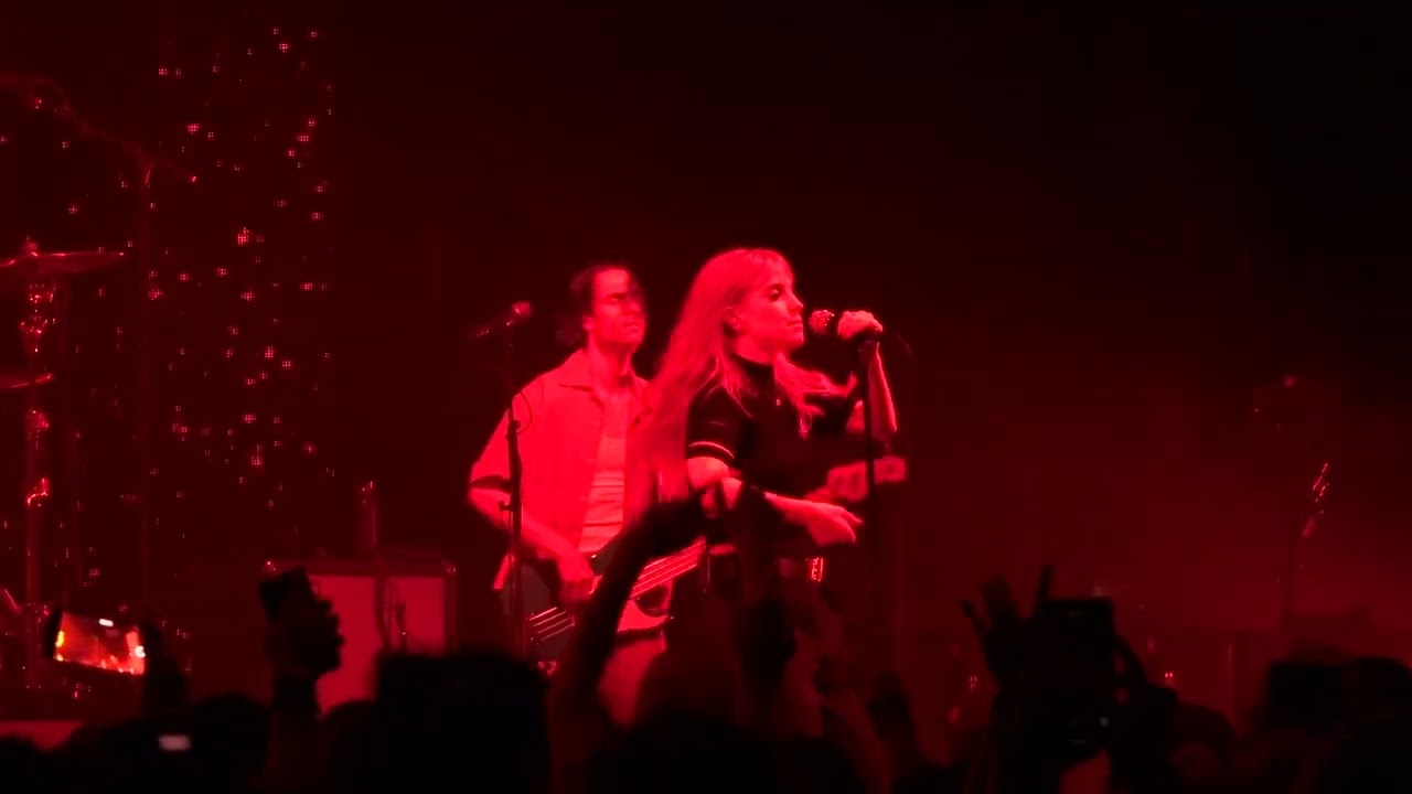 2022 11 16 Paramore - Simmer