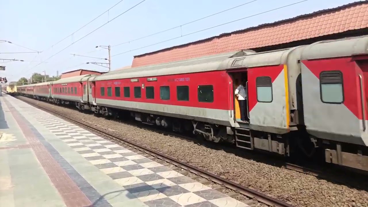 कुशीनगर एक्सप्रेस #youtubevideo #yiutubeshort #tending #travel #train #reels #viralshort 