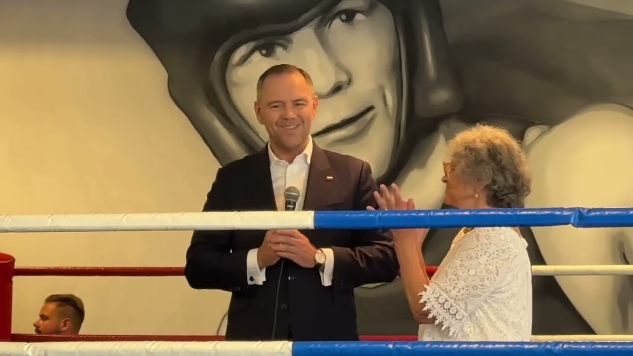 Gdańsk. Prezydent Karol Nawrocki w klubie bokserskim na II Memoriale im. Jana Biangi