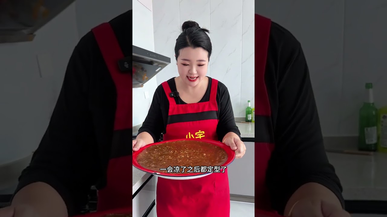 保定特色熬焖子 烙大饼，层多暄软的大饼卷着油光锃亮的小焖子是真香呀，就得意这一口！#我的乡村生活 #地方特色美食 #熬焖子 #抖音美食推荐官 #抖音美食创作者
