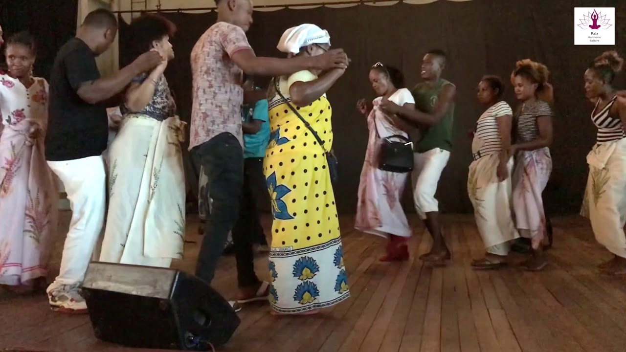 Danses malgaches traditionnelles en région du Boeny (vidéo 2/3).