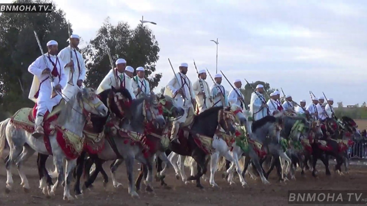 حضور متميز وجميل  لسربة شرفاء ايت خويا حسين بقيادة ابو الطيب الهواري بموسم زاوية الشيخ 2019