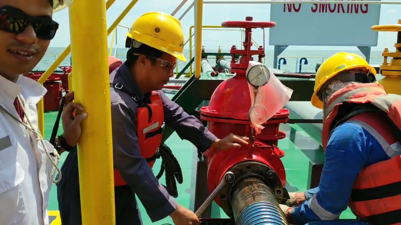 Proses Transfer BBM Dari STS [ SHIP TO SHIP ] Ke Oil barge