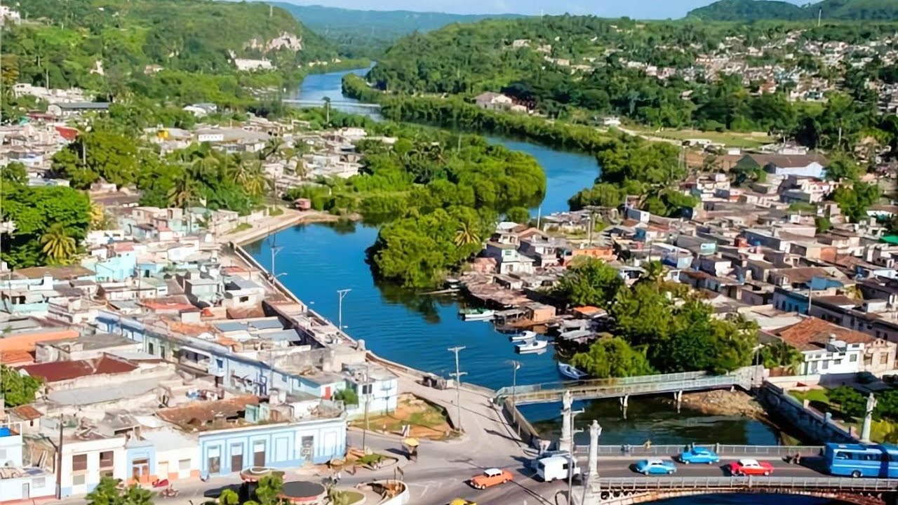 Yumuri Valley, Matanzas City and seashore, Cuba photos.  Piano