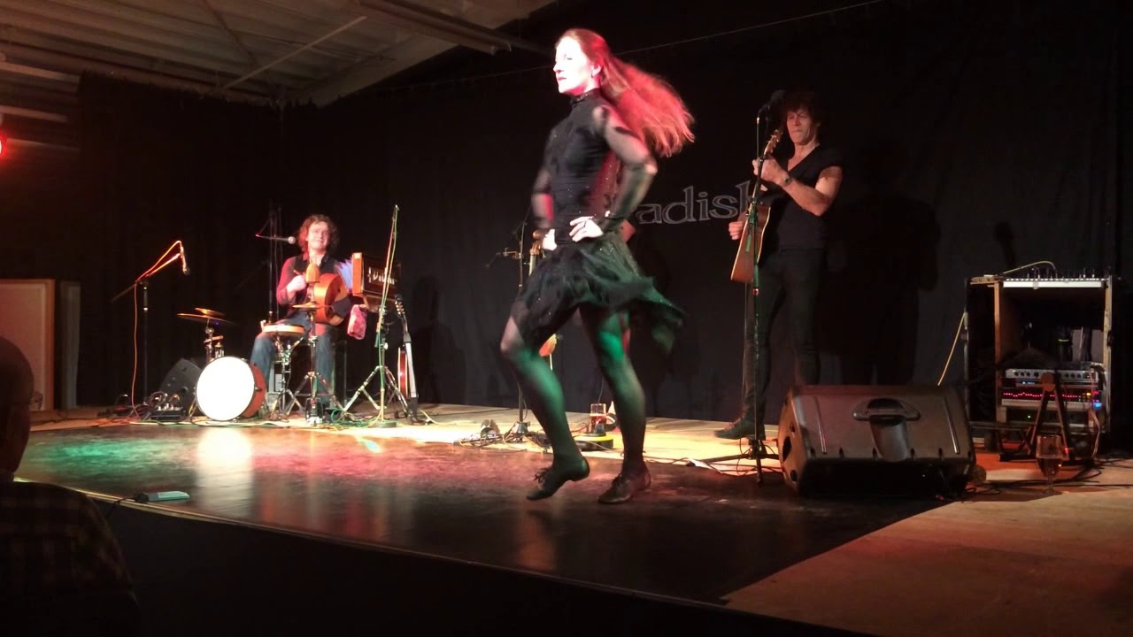 Tradish performing with stepdancer Gunilla Odsbøl