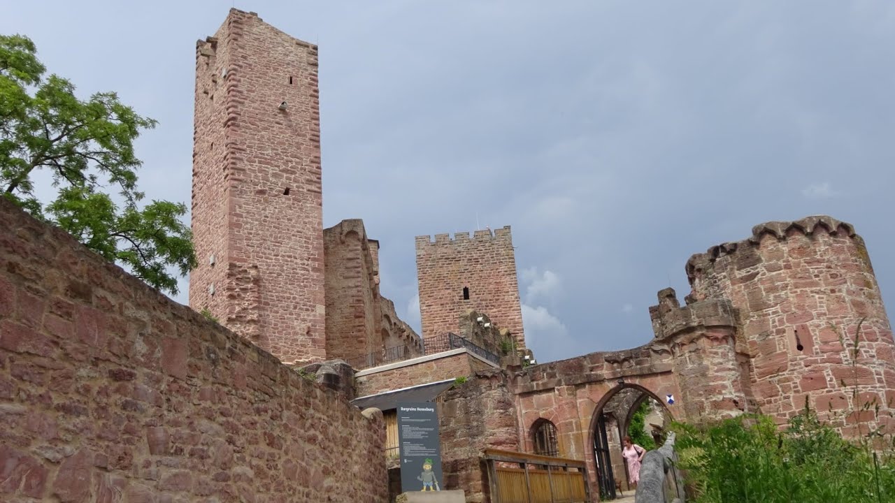 Burgruine Henneburg Stadtprozelten in Bayern mit 2 Wehrt&uuml;rme, Wehrgang und Panoramablick