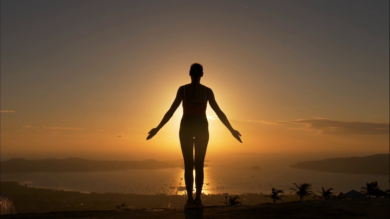Live Your Now!: A Simple Meditation Inspired By the Seven Chakras and Gratitude (1) | Book Trailer