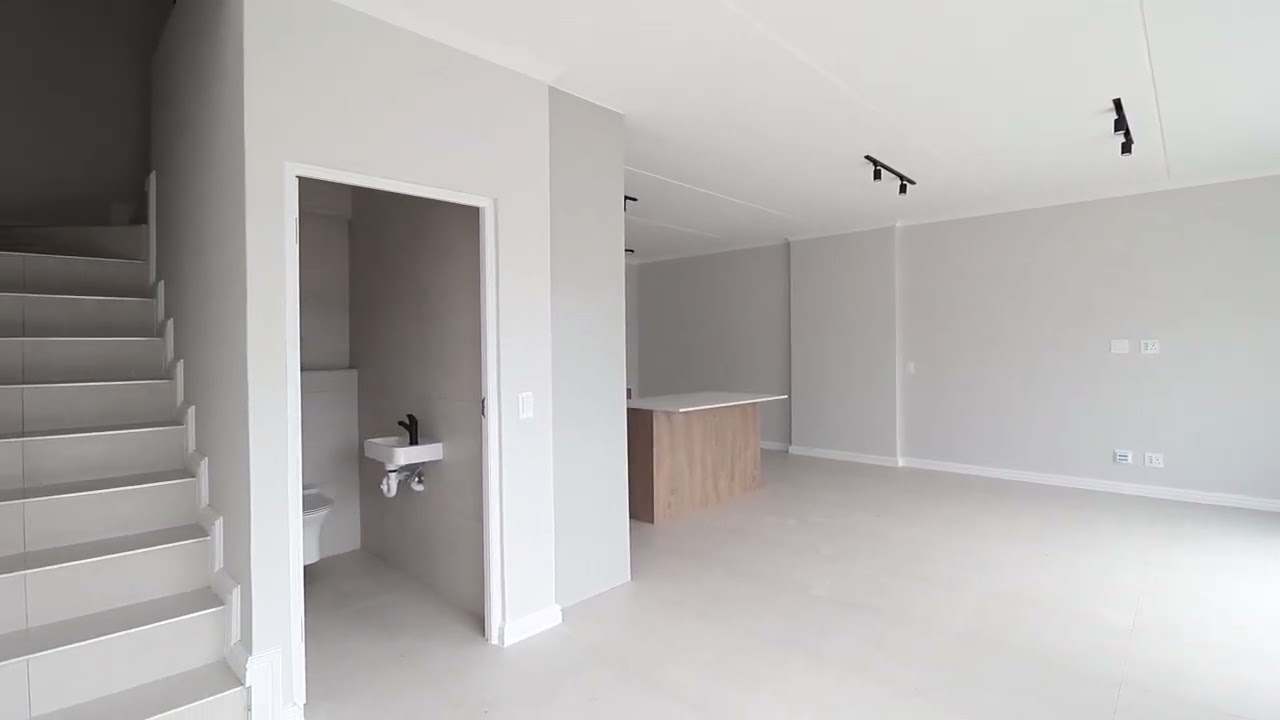 Modern Sandown Duplex with Double Garage in Knightswood