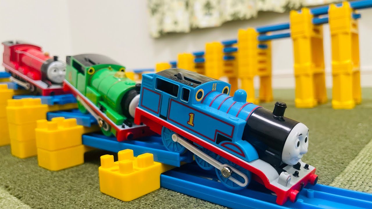 プラレールトーマスとなかまたちは段差コースをクリアできるかな？　Thomas&Friends