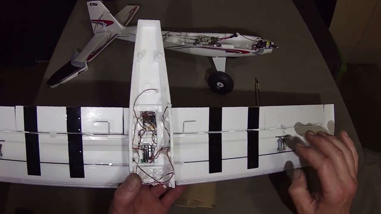 Разборка фюзеляжа E-FLITE UMX TURBO из дерева для замены Alerion, часть 1/2