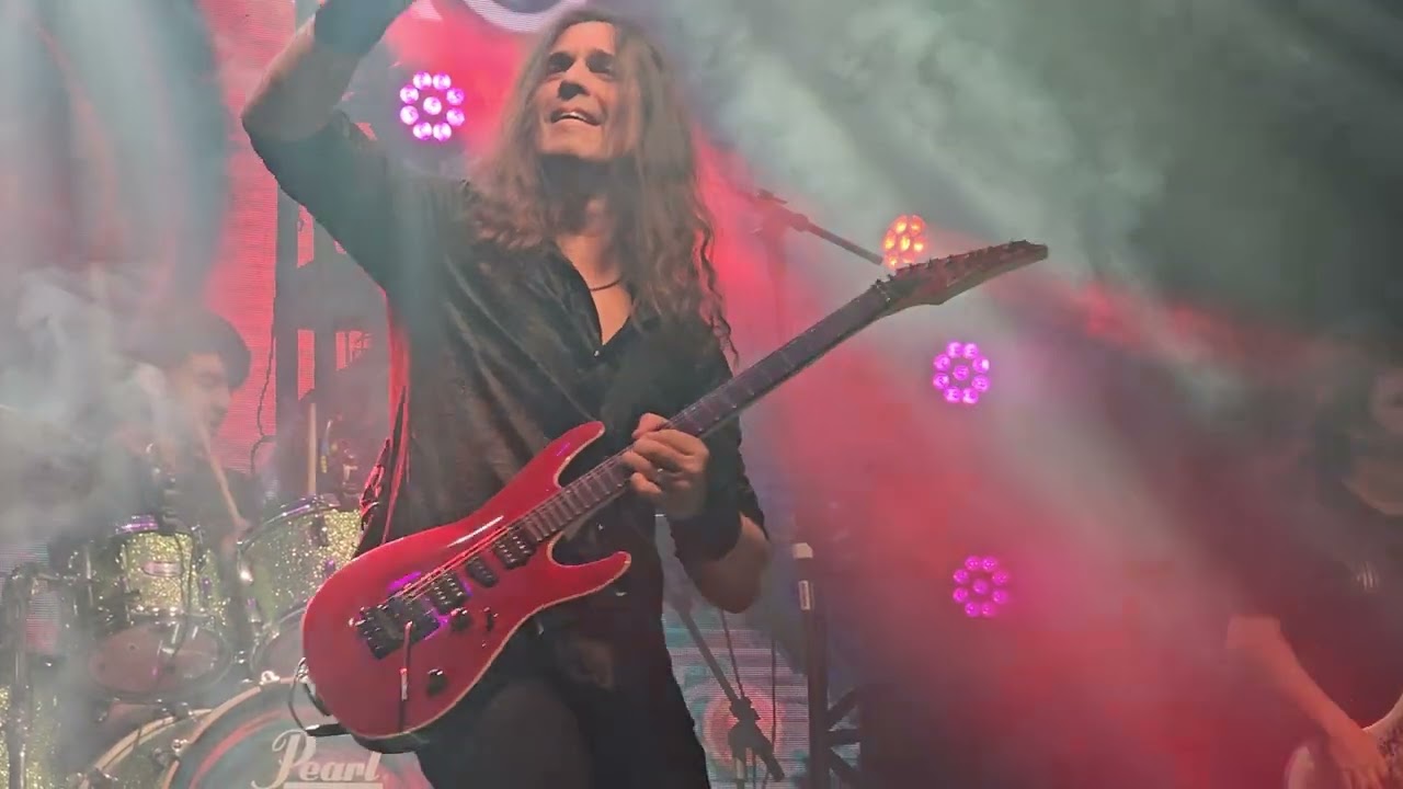 KIKO LOUREIRO EM SANTOS - OVERFLOW / ESCAPING