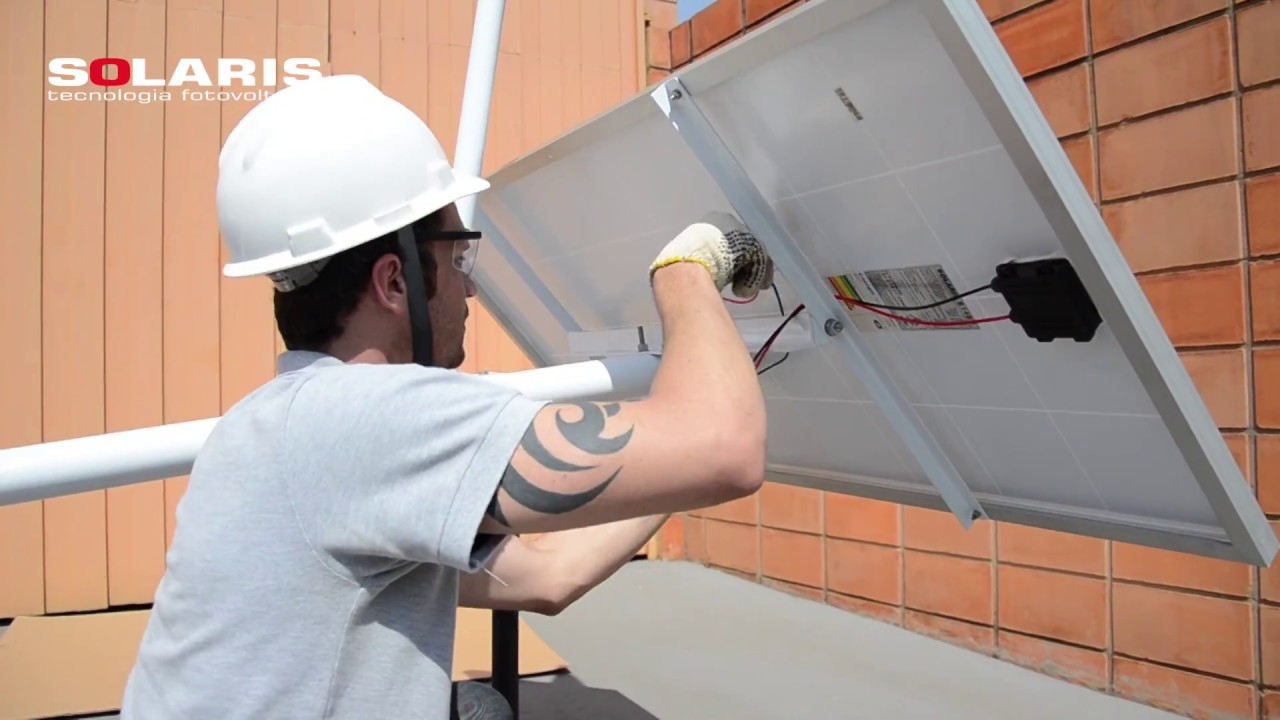 Montagem Poste Solar LED 140/30 - Solaris Tecnologia Fotovoltaica