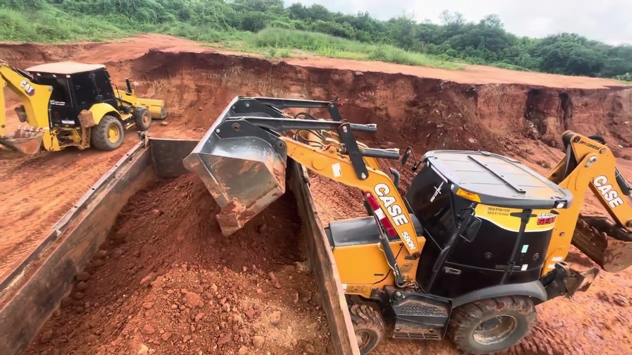 Retroescavadeira caterpillar e case carregando caminhão caçamba 🔥