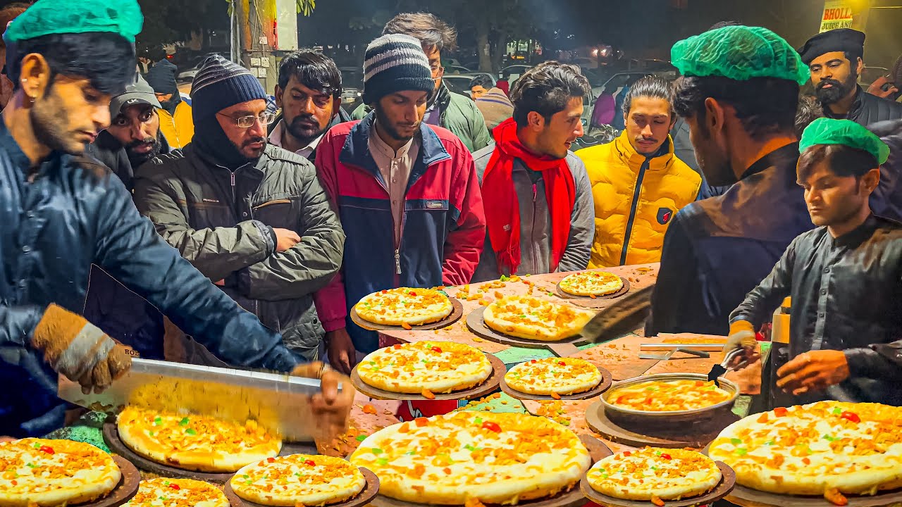 World's Fastest Pizza Maker in Lahore - Unbelievable Pakistani Street Food Skills!