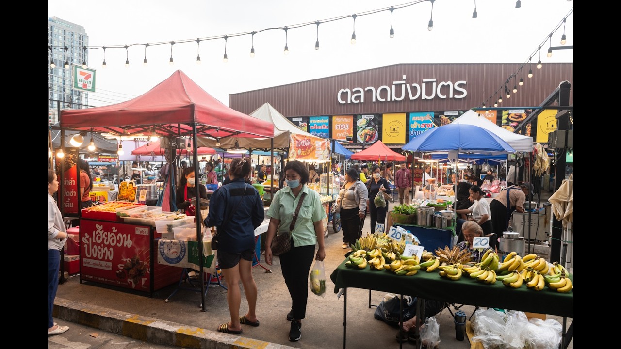 [4K] Walking tour Ming Mit Market a food destination close to MRT Ram Inthra Kor Mor 9 station