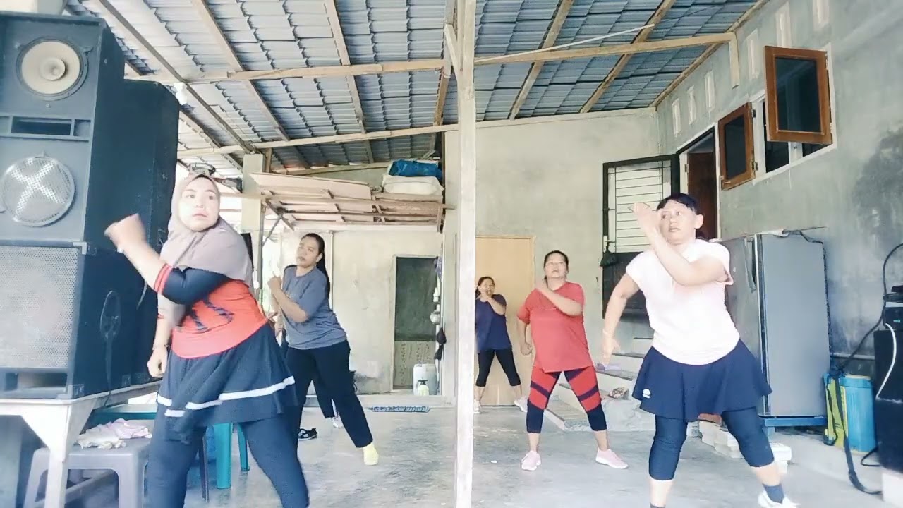 Senam aerobik pemula gerakan mudah super gobyoss @canelyutubeumizahra7176