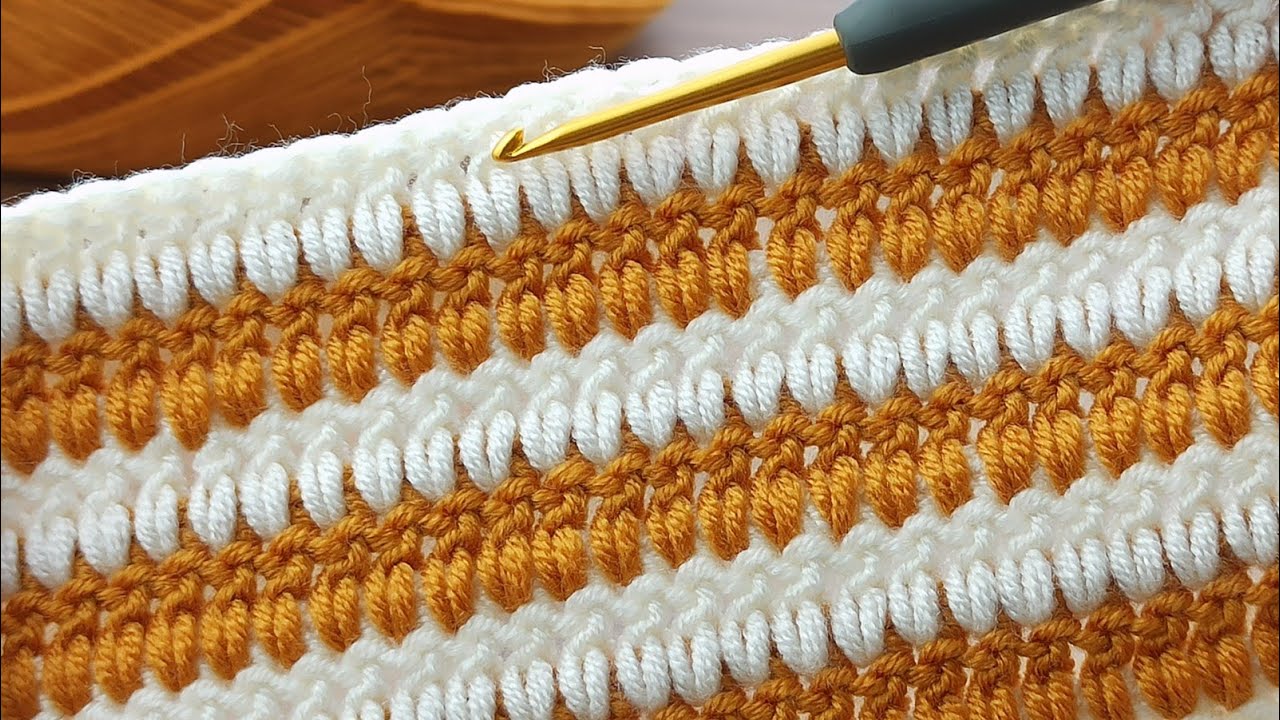 Very easy two-color row crochet baby blanket model online for beginners