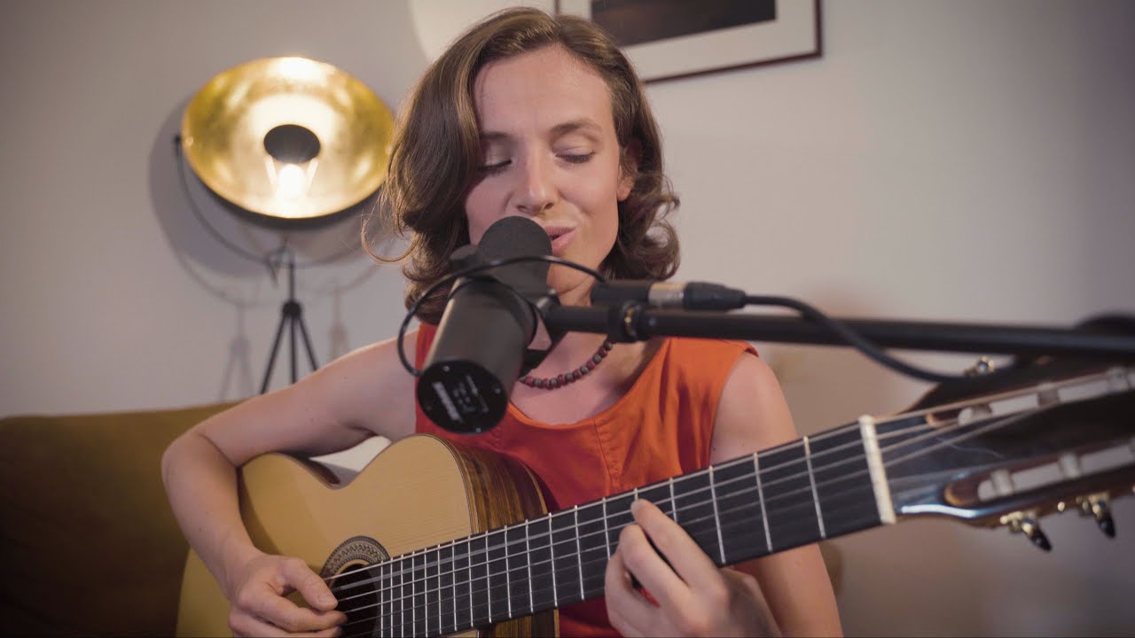 Grazie - Pra que discutir com Madame - Living Room Session (A Tribute to João Gilberto) (Bossa Nova)