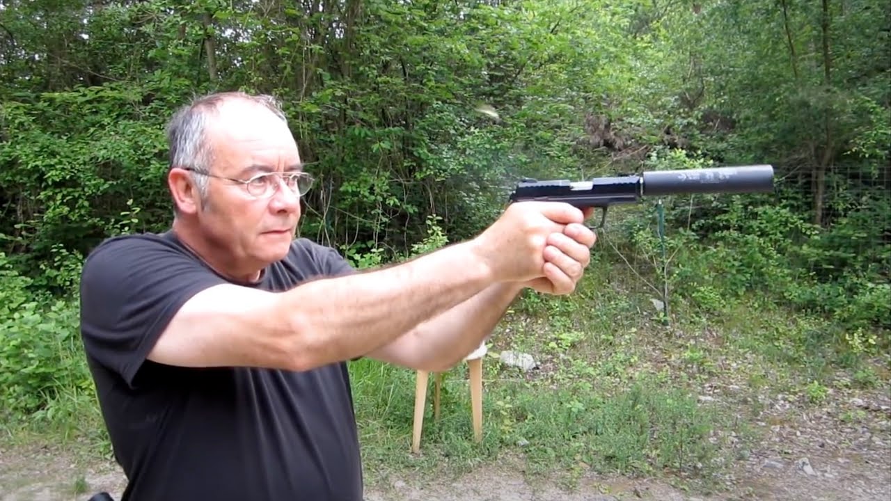Pistolet Ruger SR22 avec silencieux B&T