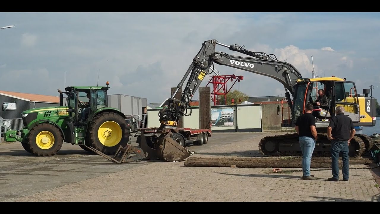 Wat heb ik gezien vandaag ....  Crawler Excavator on Pontoon
