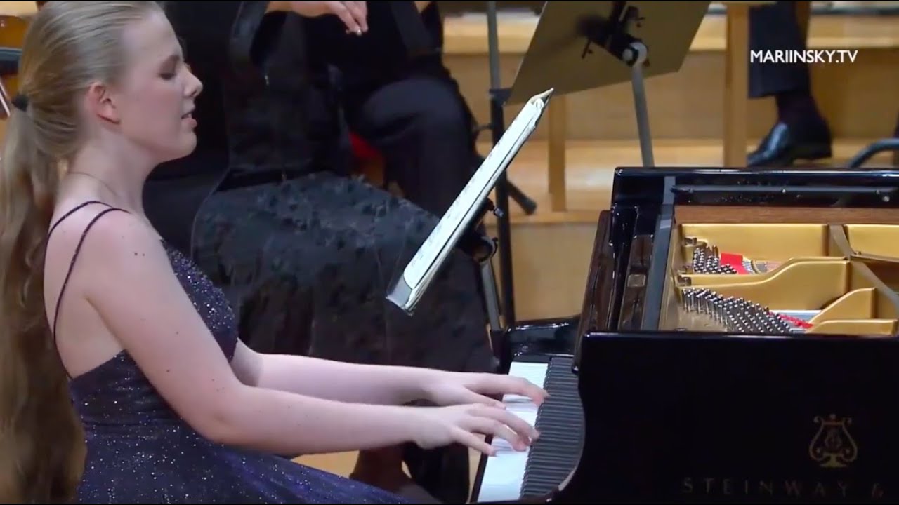 Eva Gevorgyan (16 yo)/Valery Gergiev Grieg piano concerto in A minor