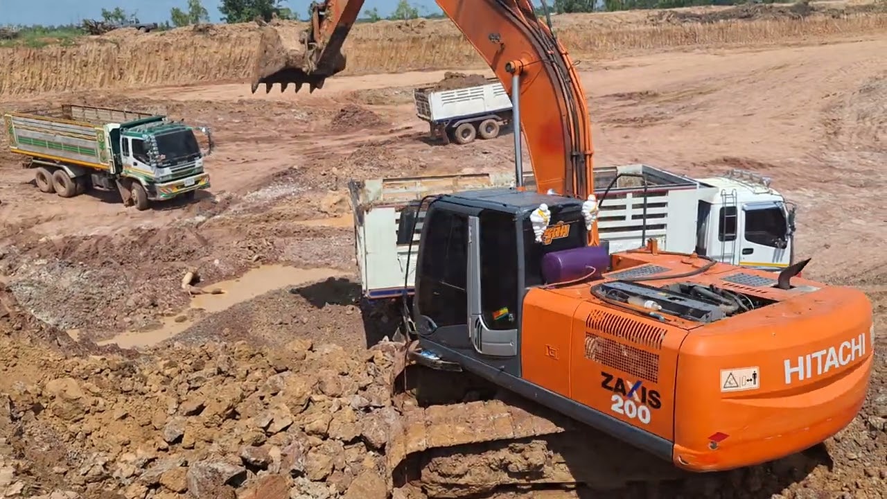 งานนี้ขอเกาหน่อยครับ HITACHI ZX200-3 งานขุดลอกอ่างถมที่ดั้มสิบล้อตั้งรับ excavator and truck