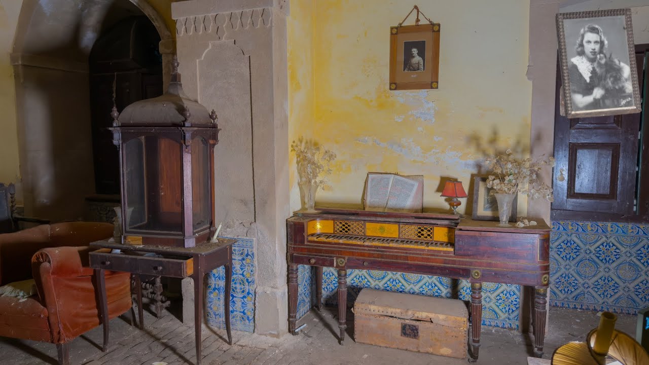 Casi nos PILLAN en esta CASONA ANTIGUA con todo en su INTERIOR 