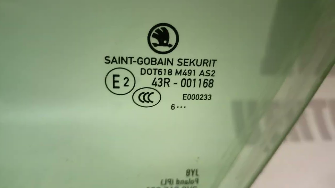 Стекло двери передней левой Skoda Superb