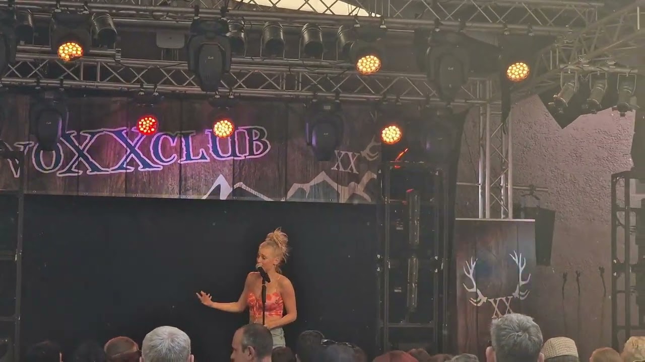 @julialindholmofficial Voxxclub Dexheim Julia Lindholm