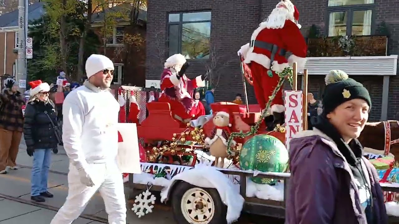 November 16, 2025 ,. SANTA 🎅 CLAUS  2025  , BEACHES ⛱️ TORONTO CANADA 🇨🇦 ♥️  ,.. HENjUS TV ❤️ 📺  ,..