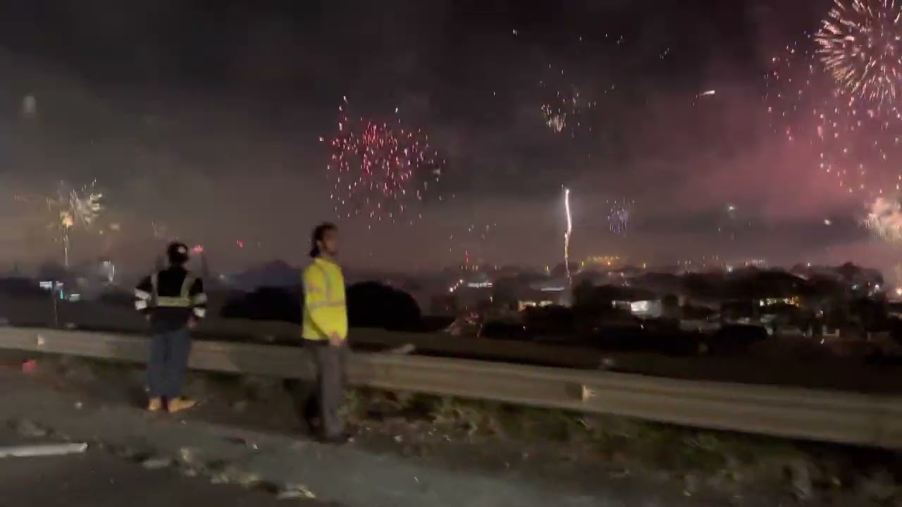 Oahu fireworks H1 #oahu #fireworks #h1 #newyears #hawaiinewyears