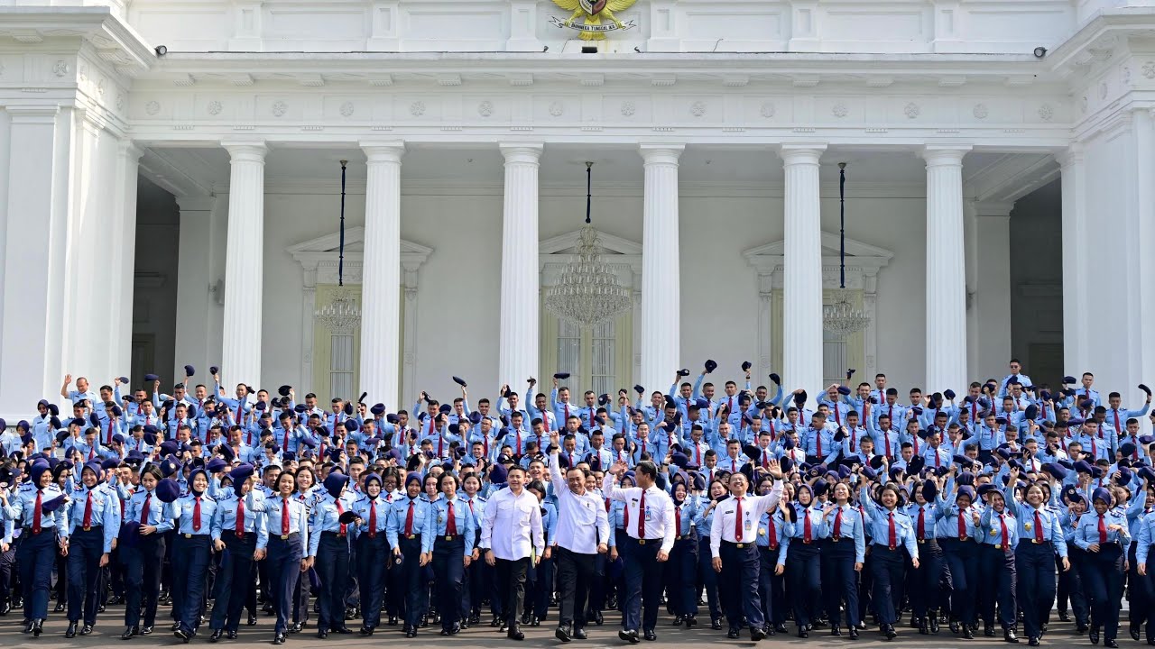 Mensesneg dan Seskab Terima Kunjungan Siswa SMA Taruna Nusantara di Istana Kepresidenan Jakarta