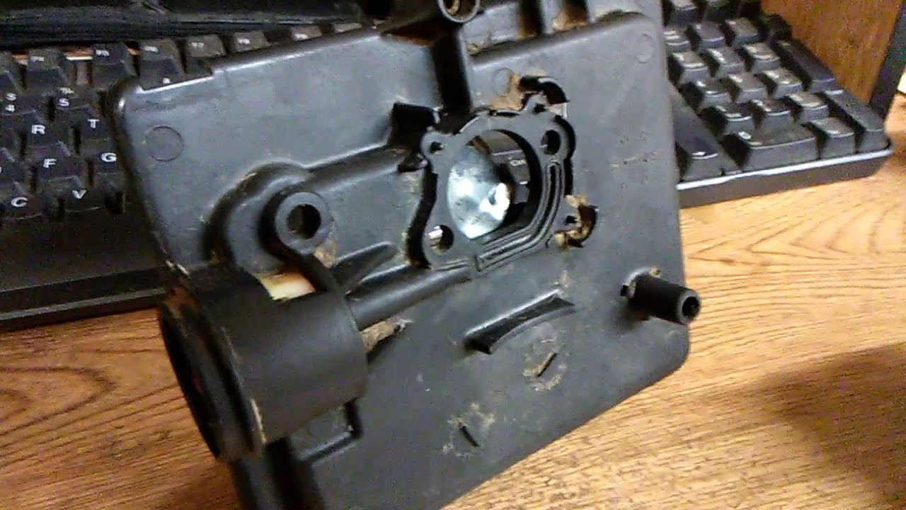Briggs and Stratton 6.75 Hp air box /primer bulb how to.......