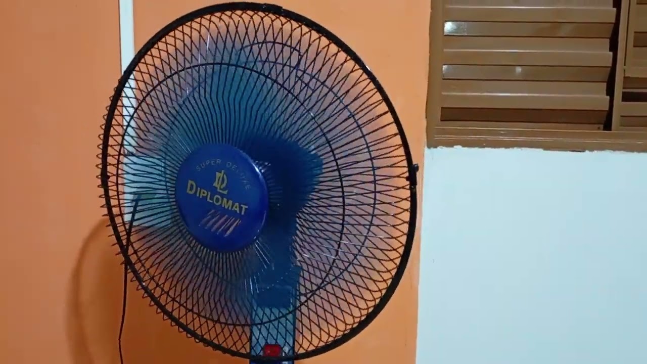 Ventilador de coluna Diplomat super deluxe 40cm 50w 2003