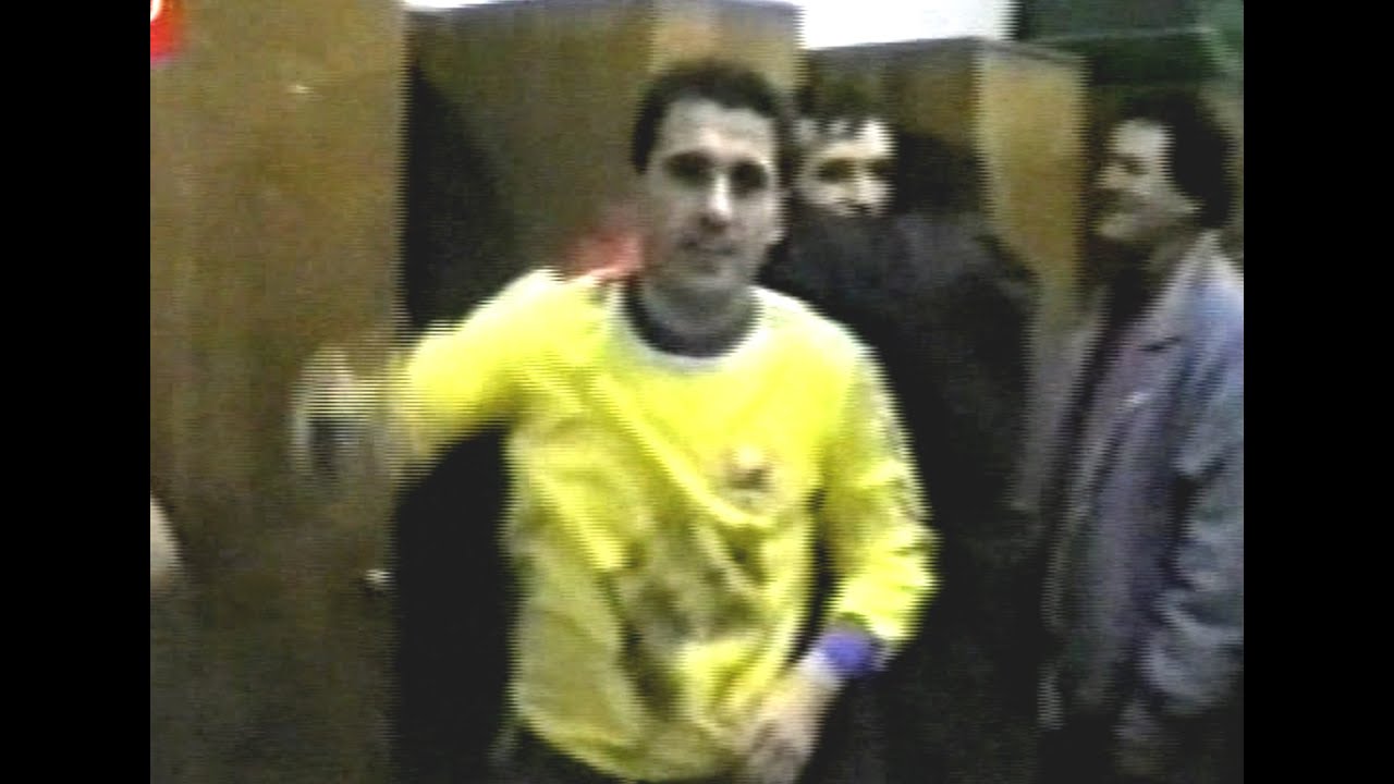 Hagi si femeile. Imagini din vestiar: Lacatus, Valentin Ceausescu, Dan Petrescu, Andone, Sabau