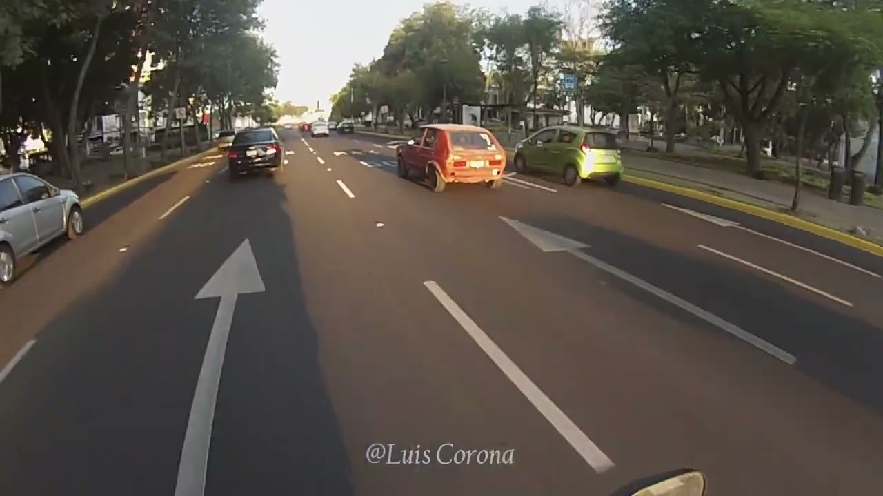 Manejando por Av. Vallarta y Av. Inglaterra #motoblog