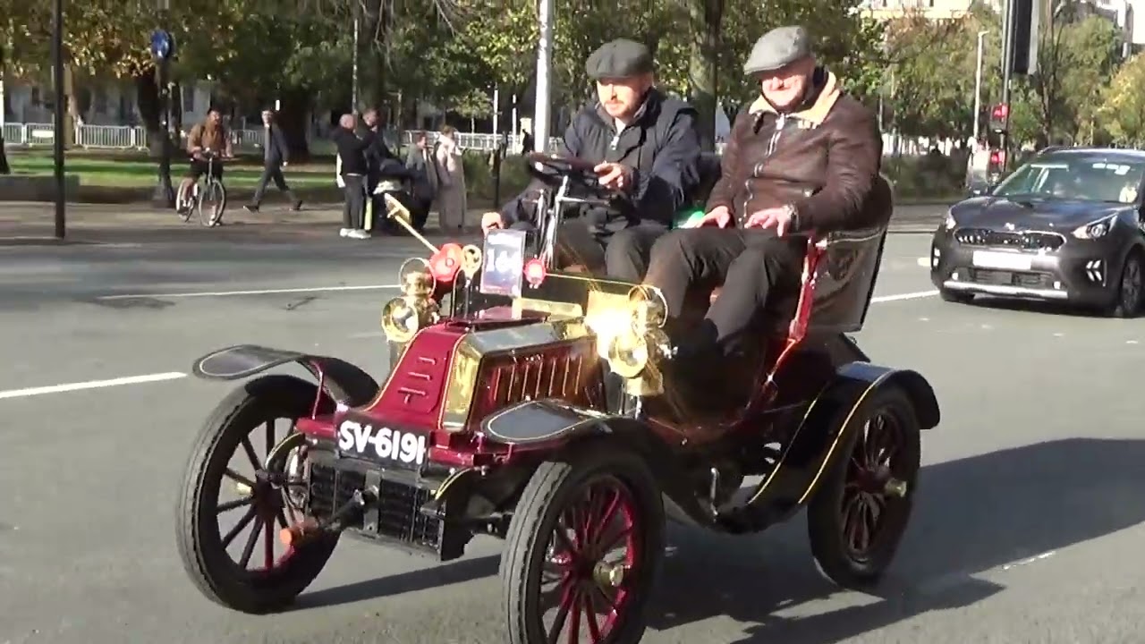 Veteran Cars in action at Brighton on the RM Sotheby's London-Brighton Veteran Car Run 2025.