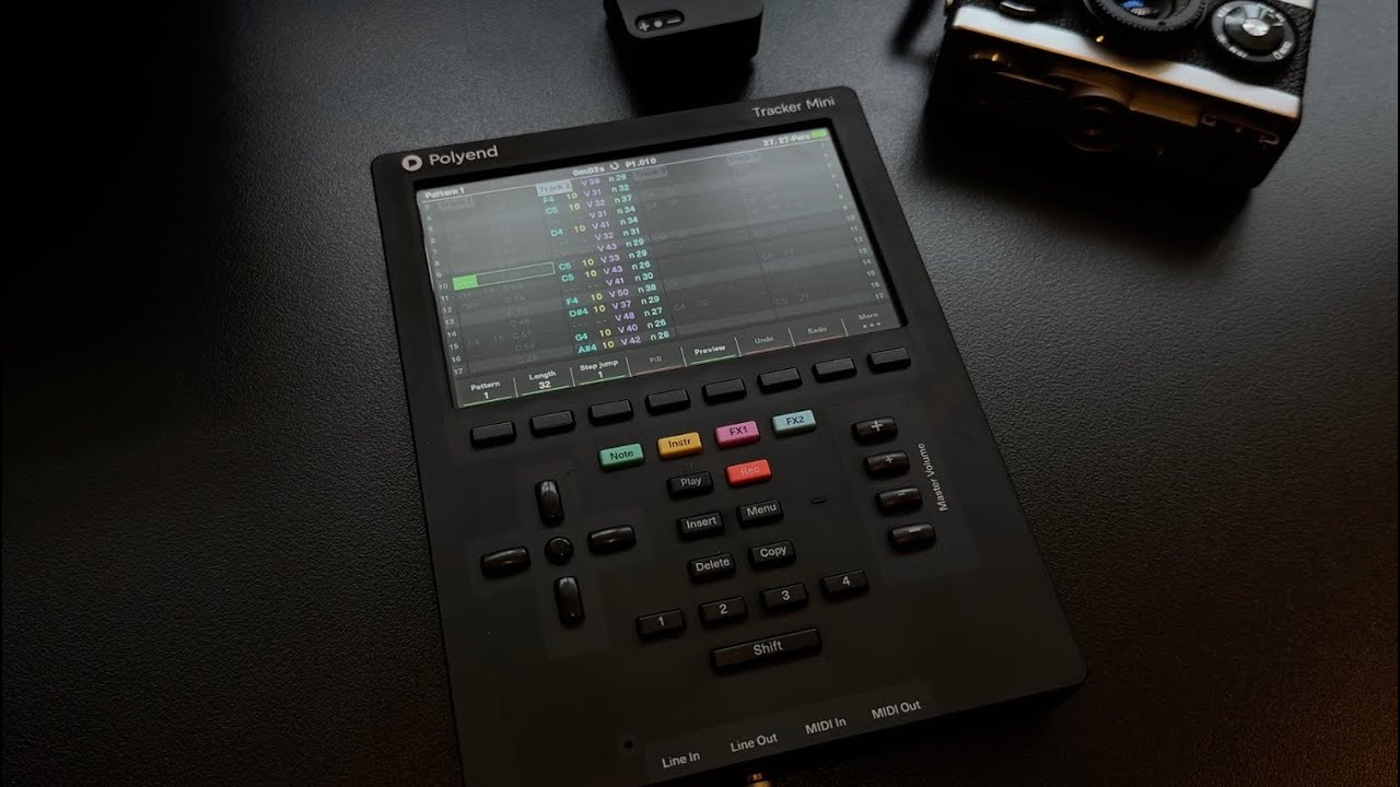Glitch & Gaze jam with Polyend Tracker Mini