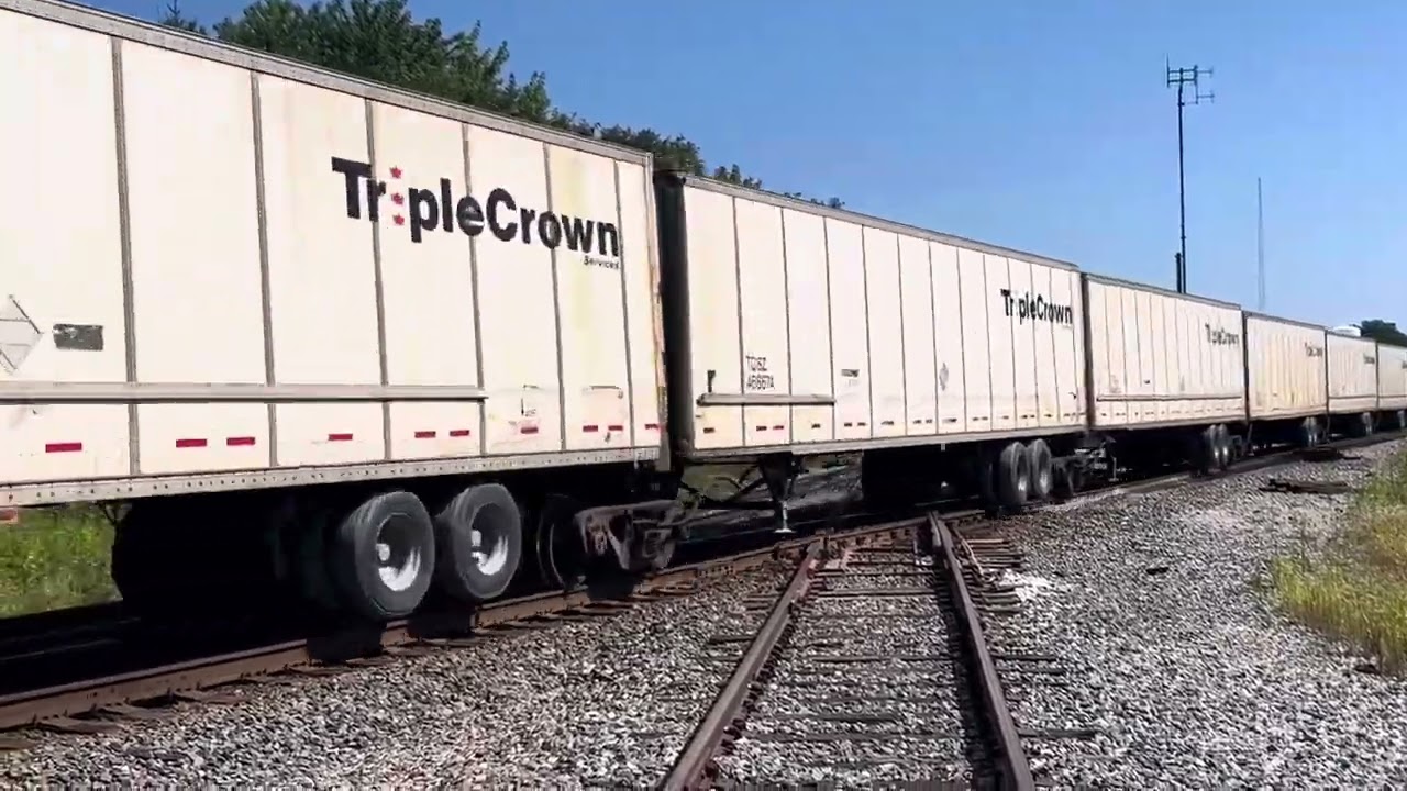 Last ever Norfolk Southern Triple Crown RoadRailer train ends the era with a bang. 25 August 2024