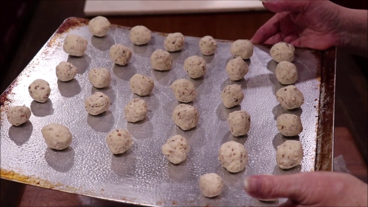 #208 Christmas Cookies   Pecan Balls