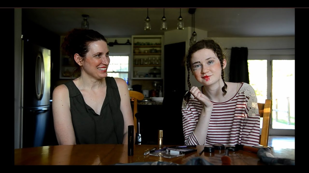 BLINDFOLDED MAKEUP CHALLENGE
