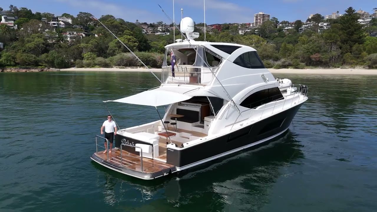 Riviera 53 Flybridge Enclosed